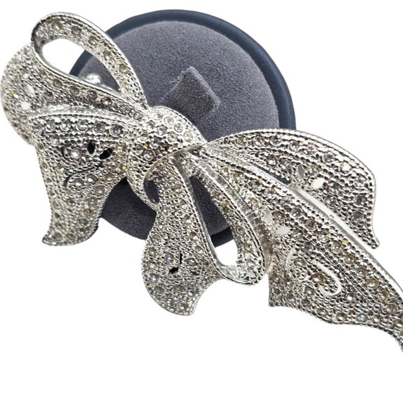 Napier Silver Tone Rhinestone Swirl‎ Bling Bow Brooch Pin Vintage 90s Y2K - Picture 3 of 7